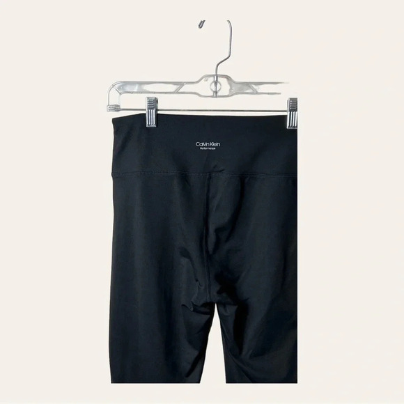 0762. CALVIN KLEIN PERFORMANCE CAPRIS‎ LEGGINGS BLACK IN COLOR SIZE MEDIUM - Picture 8 of 9